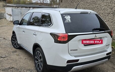 Mitsubishi Outlander III рестайлинг 3, 2014 год, 1 870 000 рублей, 22 фотография