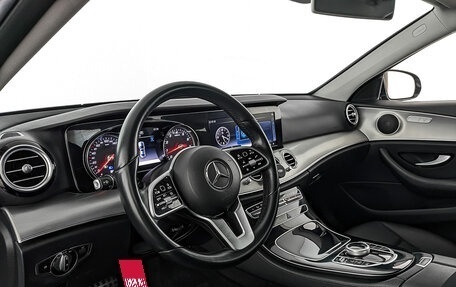 Mercedes-Benz E-Класс, 2018 год, 3 330 000 рублей, 15 фотография