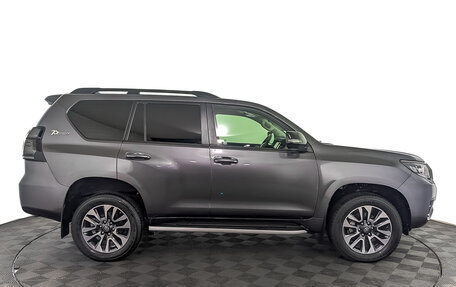 Toyota Land Cruiser Prado 150 рестайлинг 2, 2023 год, 9 985 600 рублей, 4 фотография