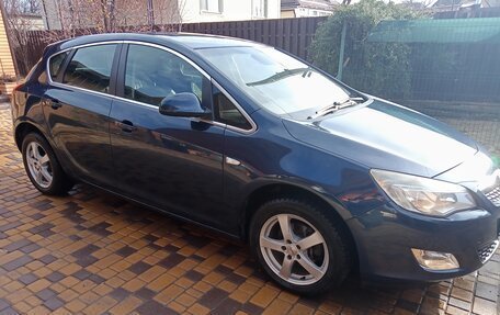 Opel Astra J, 2011 год, 785 000 рублей, 2 фотография