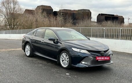 Toyota Camry, 2019 год, 3 090 000 рублей, 2 фотография