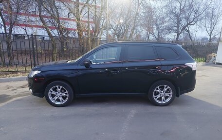 Mitsubishi Outlander III рестайлинг 3, 2013 год, 1 780 000 рублей, 4 фотография