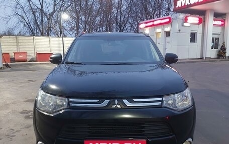 Mitsubishi Outlander III рестайлинг 3, 2013 год, 1 780 000 рублей, 12 фотография