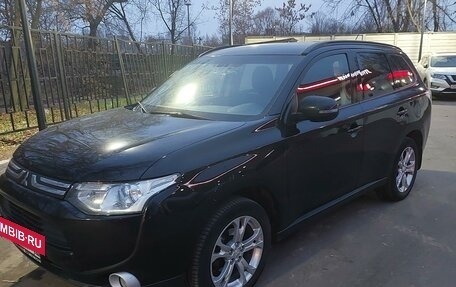 Mitsubishi Outlander III рестайлинг 3, 2013 год, 1 780 000 рублей, 10 фотография