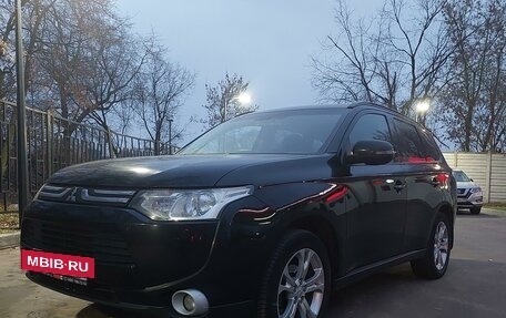 Mitsubishi Outlander III рестайлинг 3, 2013 год, 1 780 000 рублей, 13 фотография