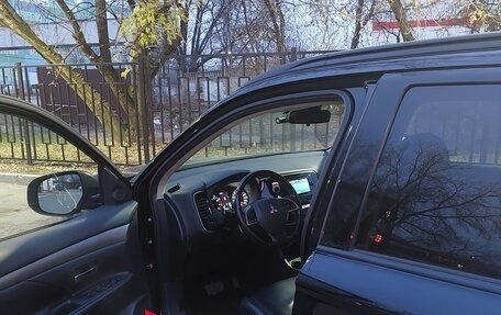 Mitsubishi Outlander III рестайлинг 3, 2013 год, 1 780 000 рублей, 15 фотография