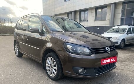 Volkswagen Touran III, 2011 год, 1 199 000 рублей, 2 фотография