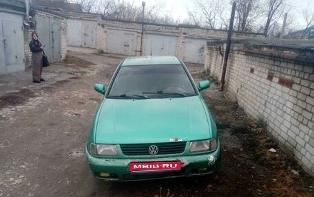 Volkswagen Polo III рестайлинг, 1998 год, 90 000 рублей, 1 фотография