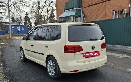 Volkswagen Touran III, 2013 год, 1 350 000 рублей, 2 фотография