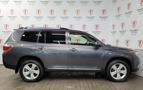 Toyota Highlander III, 2013 год, 2 250 000 рублей, 4 фотография