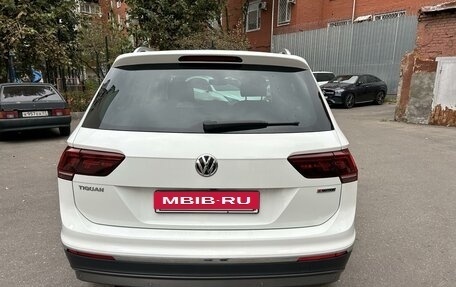 Volkswagen Tiguan II, 2017 год, 2 800 000 рублей, 2 фотография