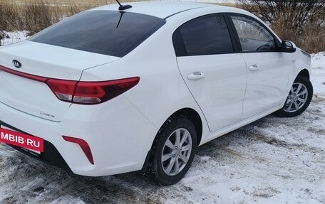 KIA Rio IV, 2018 год, 1 700 000 рублей, 2 фотография