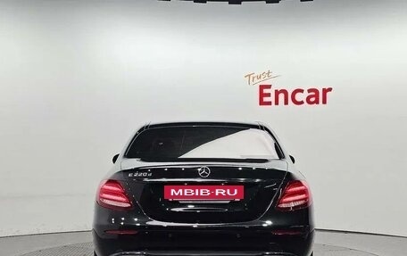 Mercedes-Benz E-Класс, 2020 год, 2 850 000 рублей, 4 фотография