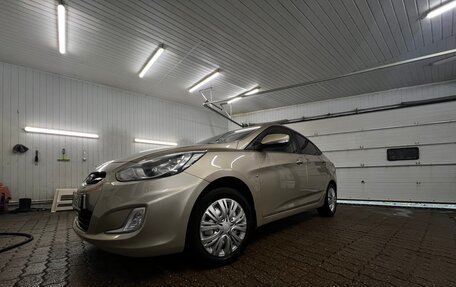 Hyundai Solaris II рестайлинг, 2011 год, 900 000 рублей, 2 фотография