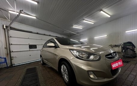 Hyundai Solaris II рестайлинг, 2011 год, 900 000 рублей, 4 фотография