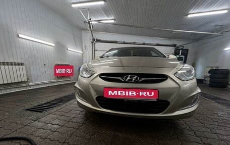 Hyundai Solaris II рестайлинг, 2011 год, 900 000 рублей, 3 фотография