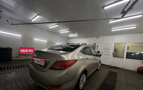 Hyundai Solaris II рестайлинг, 2011 год, 900 000 рублей, 6 фотография