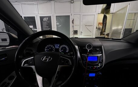 Hyundai Solaris II рестайлинг, 2011 год, 900 000 рублей, 15 фотография