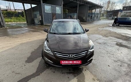 Hyundai Solaris II рестайлинг, 2015 год, 915 000 рублей, 5 фотография