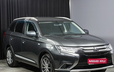 Mitsubishi Outlander III рестайлинг 3, 2015 год, 1 890 000 рублей, 3 фотография