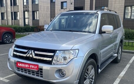 Mitsubishi Pajero IV, 2011 год, 2 470 000 рублей, 3 фотография