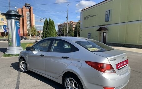 Hyundai Solaris II рестайлинг, 2012 год, 670 000 рублей, 3 фотография