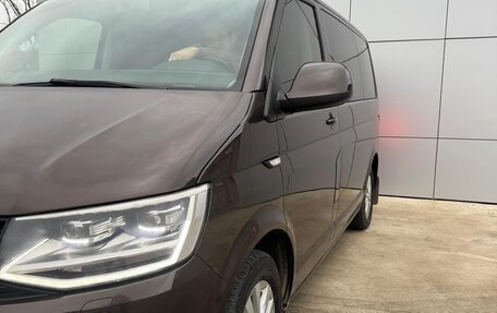 Volkswagen Multivan T6 рестайлинг, 2018 год, 3 800 000 рублей, 4 фотография