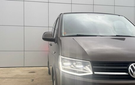 Volkswagen Multivan T6 рестайлинг, 2018 год, 3 800 000 рублей, 6 фотография