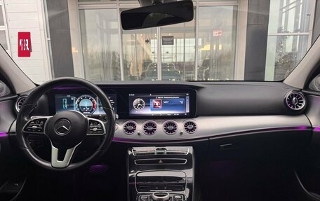 Mercedes-Benz E-Класс, 2019 год, 3 500 000 рублей, 28 фотография