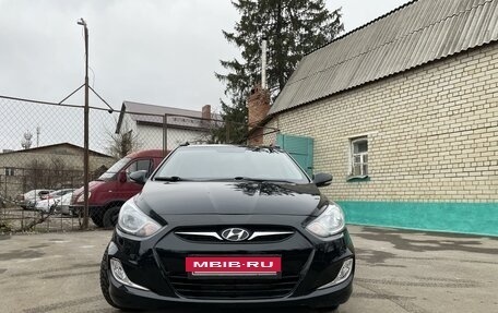 Hyundai Solaris II рестайлинг, 2011 год, 840 000 рублей, 2 фотография