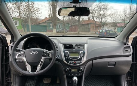 Hyundai Solaris II рестайлинг, 2011 год, 840 000 рублей, 15 фотография