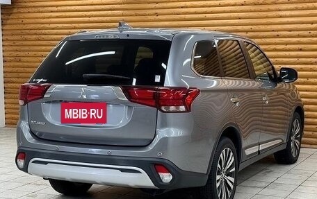 Mitsubishi Outlander III рестайлинг 3, 2021 год, 1 855 000 рублей, 4 фотография