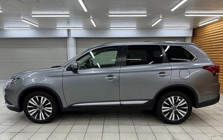 Mitsubishi Outlander III рестайлинг 3, 2021 год, 1 855 000 рублей, 7 фотография