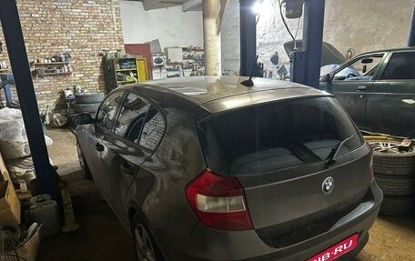 BMW 1 серия, 2006 год, 730 000 рублей, 2 фотография