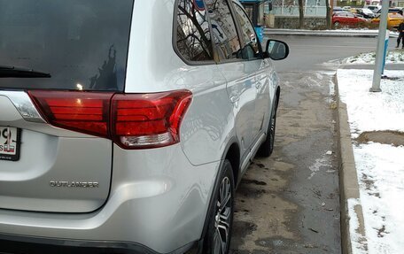 Mitsubishi Outlander III рестайлинг 3, 2018 год, 1 880 000 рублей, 3 фотография