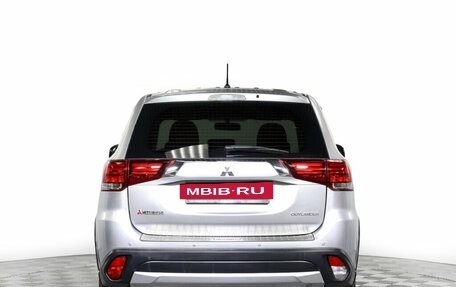 Mitsubishi Outlander III рестайлинг 3, 2015 год, 1 715 000 рублей, 6 фотография