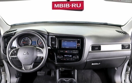 Mitsubishi Outlander III рестайлинг 3, 2015 год, 1 715 000 рублей, 14 фотография