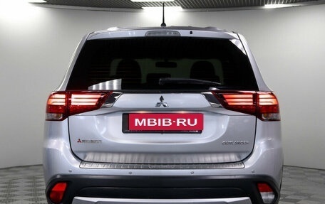 Mitsubishi Outlander III рестайлинг 3, 2015 год, 1 715 000 рублей, 20 фотография