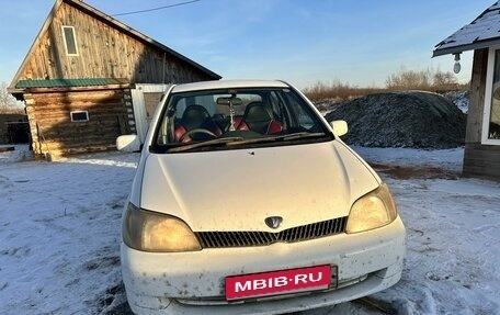 Toyota Platz, 2000 год, 260 000 рублей, 2 фотография