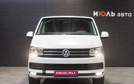 Volkswagen Caravelle T6 рестайлинг, 2015 год, 2 600 000 рублей, 2 фотография