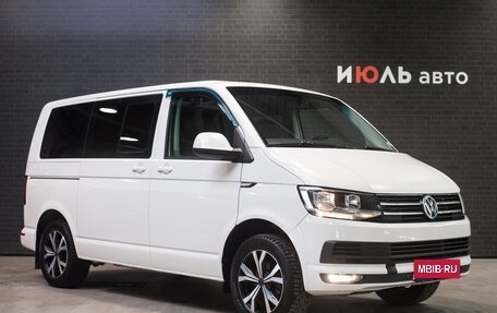 Volkswagen Caravelle T6 рестайлинг, 2015 год, 2 600 000 рублей, 3 фотография