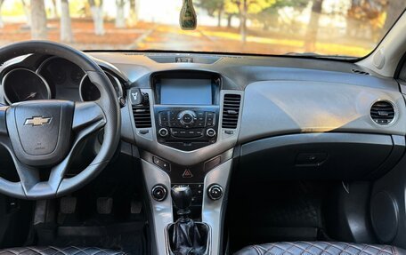 Chevrolet Cruze II, 2010 год, 699 000 рублей, 9 фотография