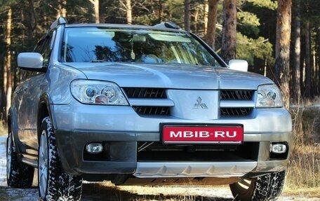 Mitsubishi Outlander III рестайлинг 3, 2005 год, 908 000 рублей, 1 фотография