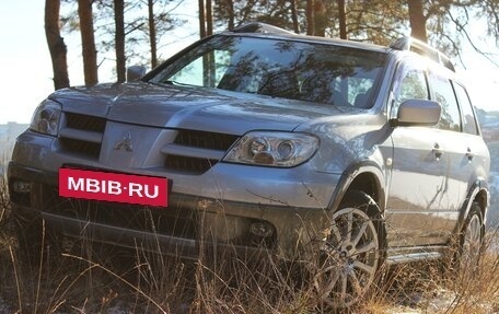 Mitsubishi Outlander III рестайлинг 3, 2005 год, 908 000 рублей, 16 фотография