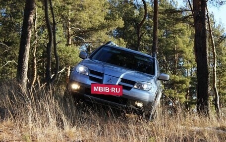 Mitsubishi Outlander III рестайлинг 3, 2005 год, 908 000 рублей, 31 фотография