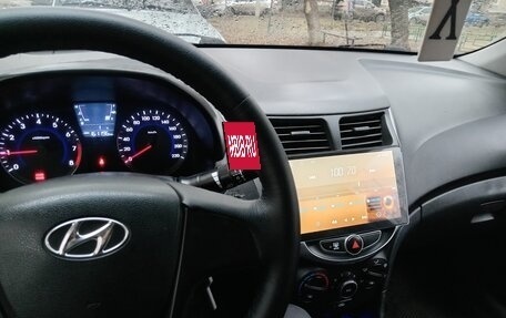 Hyundai Solaris II рестайлинг, 2013 год, 800 000 рублей, 4 фотография