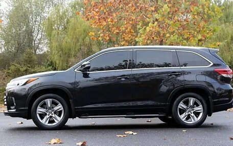 Toyota Highlander III, 2021 год, 4 100 000 рублей, 2 фотография