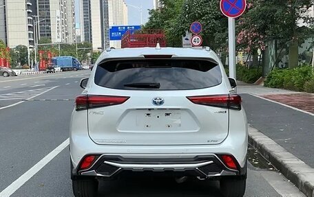 Toyota Highlander, 2021 год, 4 650 000 рублей, 3 фотография