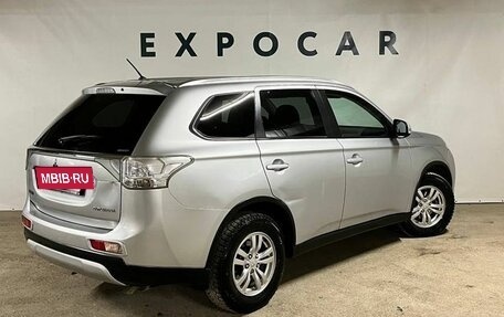 Mitsubishi Outlander III рестайлинг 3, 2014 год, 2 320 000 рублей, 5 фотография