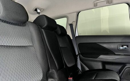 Mitsubishi Outlander III рестайлинг 3, 2014 год, 2 320 000 рублей, 17 фотография